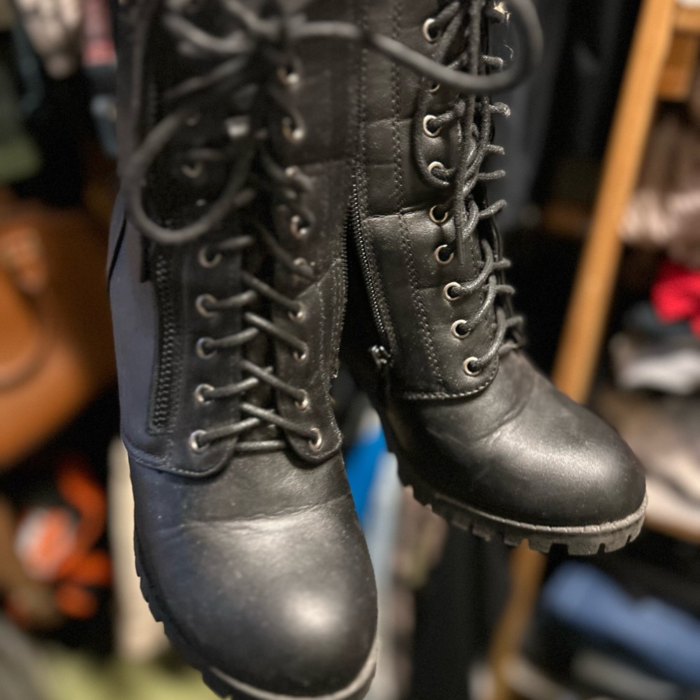 Leather tie boots